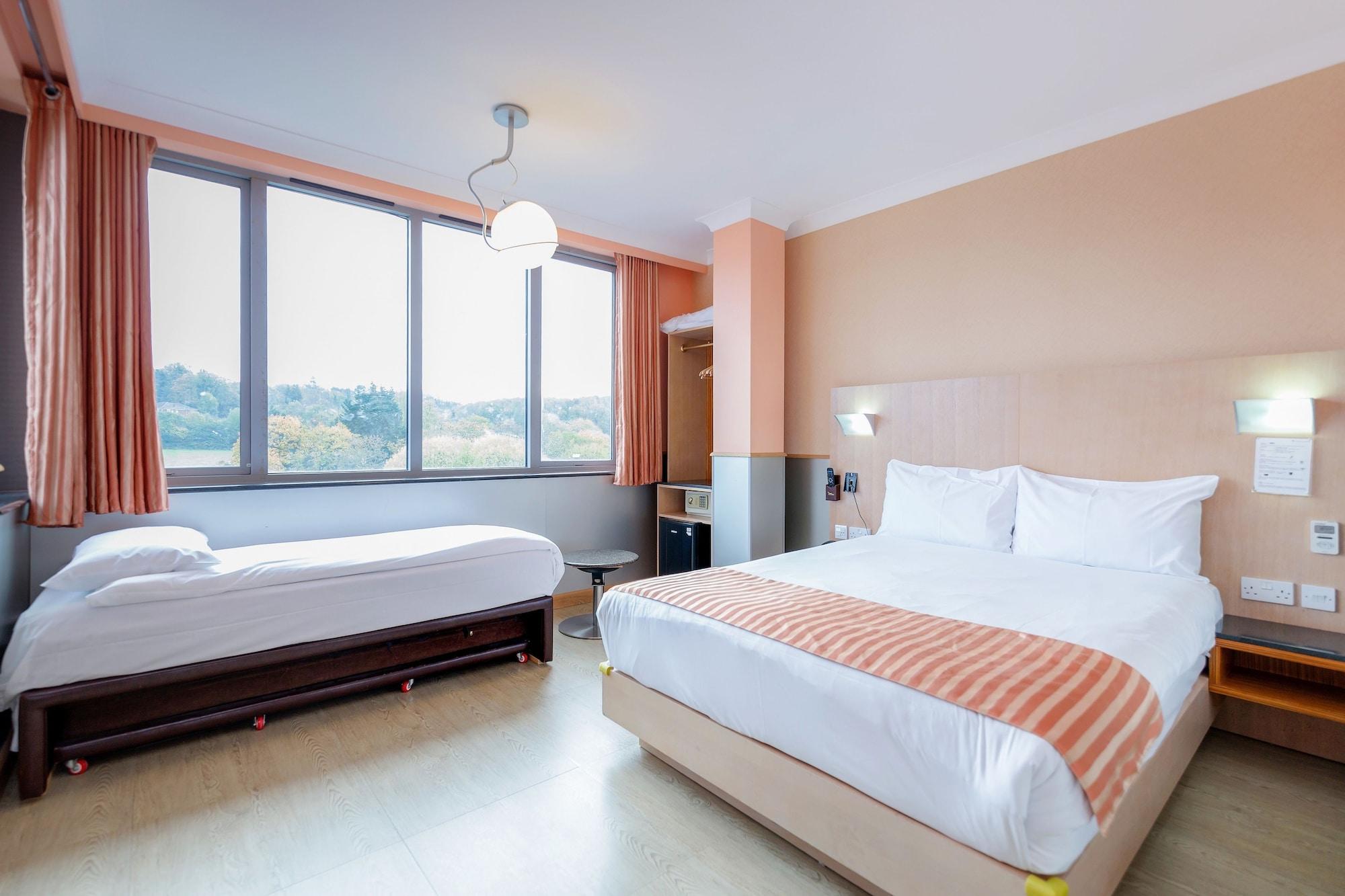 Eurotraveller Hotel - Premier - Harrow Extérieur photo