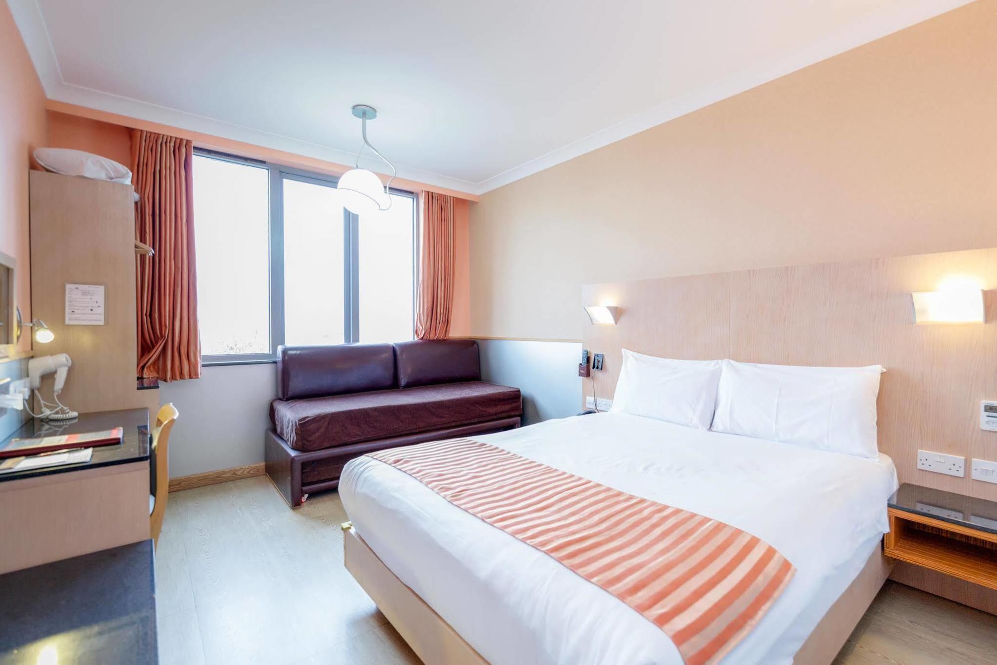 Eurotraveller Hotel - Premier - Harrow Extérieur photo